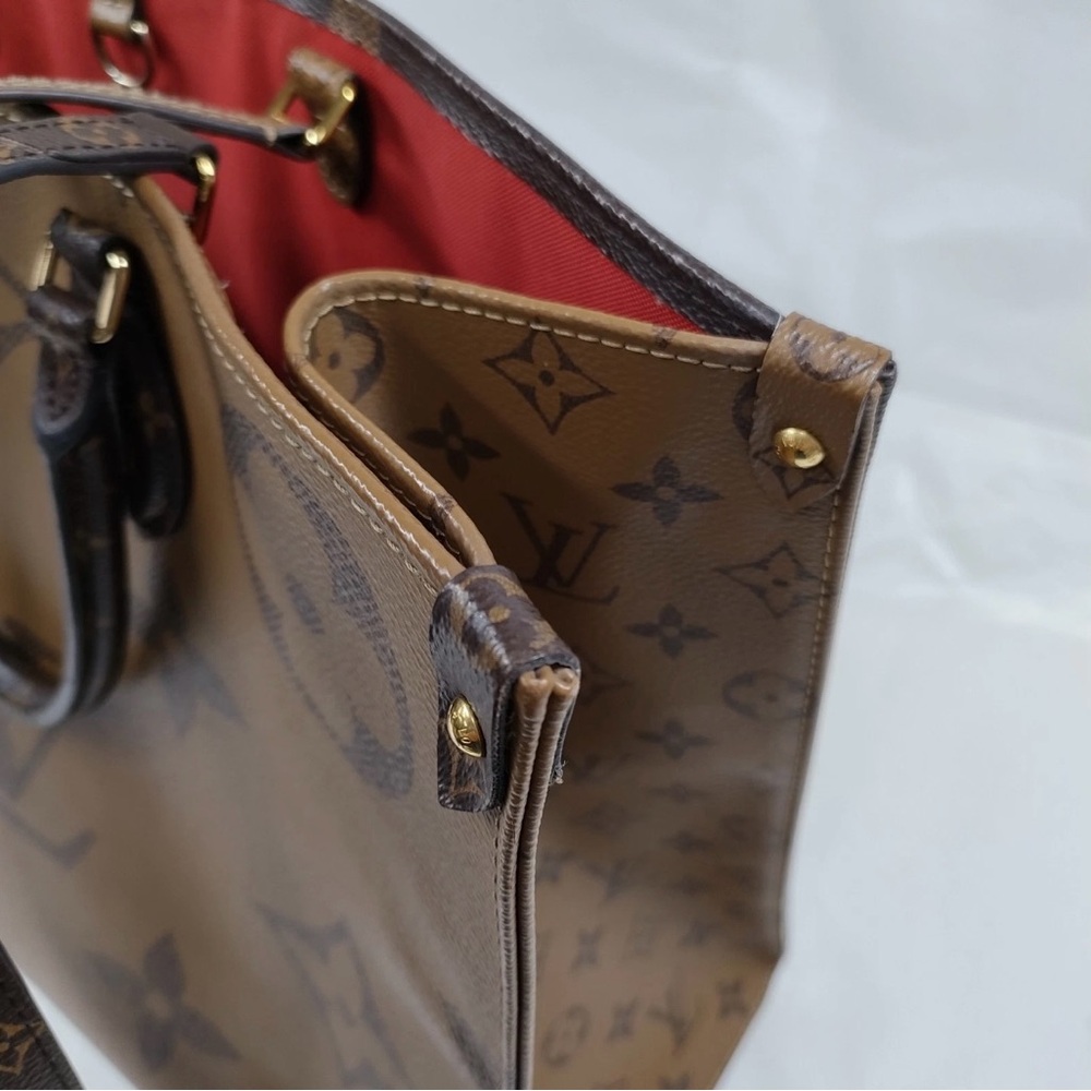 Louis Vuitton OnTheGo MM Monogram Tote - Picture 13 of 16